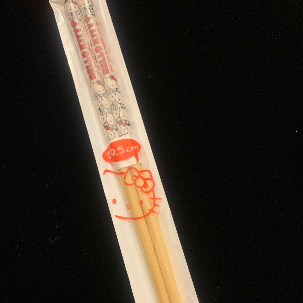 Hello Kitty wet wipes dispenser